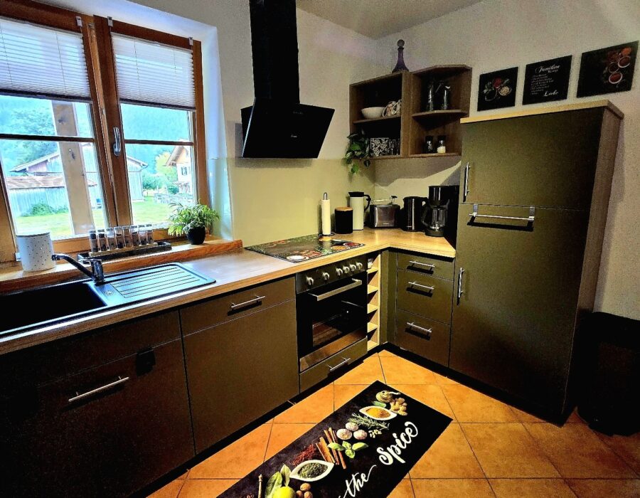 Küche - Küchenzeile mit Herd und Dunstabzug Küche - Küchenzeile mit Herd und Dunstabzug