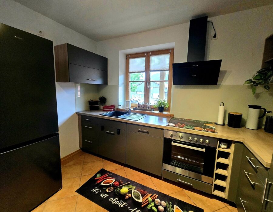 Küche - Küchenzeile mit Herd und Dunstabzug Küche - Küchenzeile mit Herd und Dunstabzug