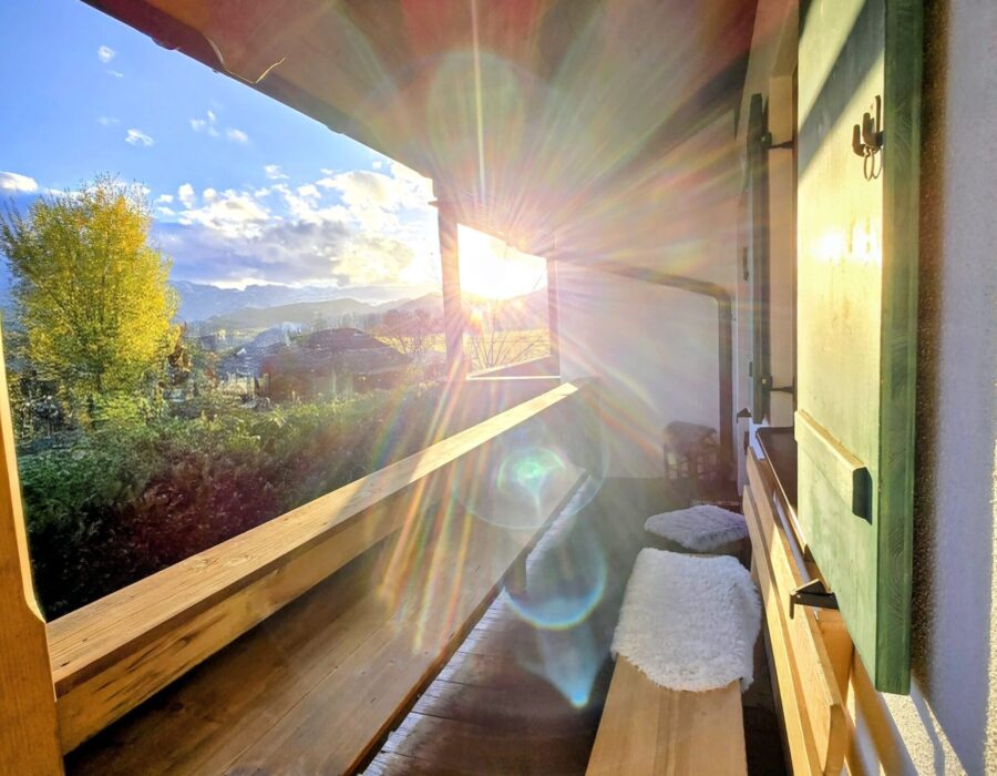 Großer Balkon - Sitzecke mit Blick ins Karwendel Großer Balkon - Sitzecke mit Blick ins Karwendel