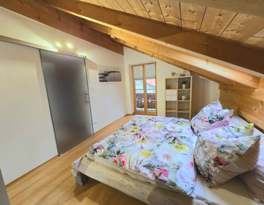 Schlafzimmer - Glasschiebetür und Zugang zum Balkon Schlafzimmer - Glasschiebetür und Zugang zum Balkon